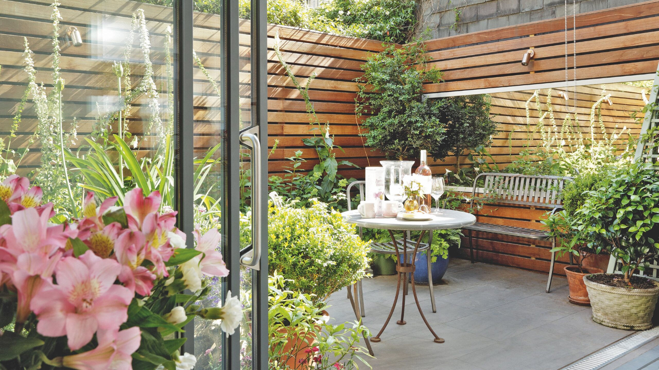 Using Mirrors to Enhance Outdoor Spaces