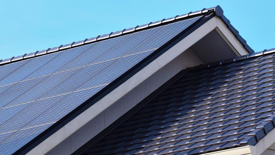 How Solar Panels Can Transform Your Roof and Save Money